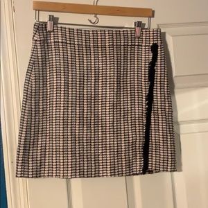 Pink and black j crew skirt with detail